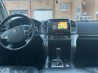 2013 Toyota Land Cruiser 200 Series Рестайлинг 1, белый, 2990000 рублей, вид 2