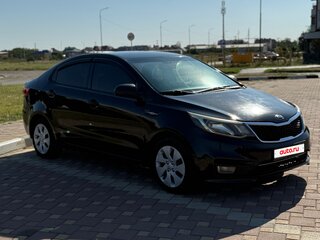 2015 Kia Rio III Рестайлинг, чёрный, 670000 рублей, вид 3