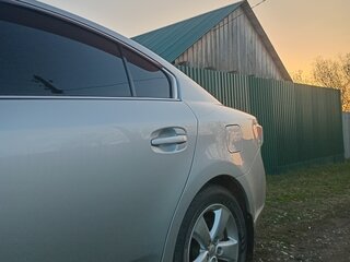 2009 Toyota Avensis III, серебристый, 1300000 рублей, вид 3
