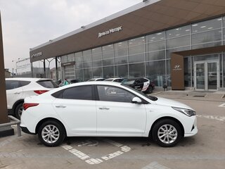 2020 Hyundai Solaris II Рестайлинг, белый, 2200000 рублей, вид 3