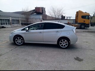 2012 Toyota Prius III Рестайлинг (XW30), серый, 849999 рублей, вид 4