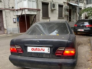 2000 Mercedes-Benz E-Класс 240 II (W210, S210) Рестайлинг, синий, 250000 рублей, вид 4