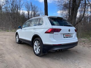 2017 Volkswagen Tiguan II, белый, 2450000 рублей, вид 5