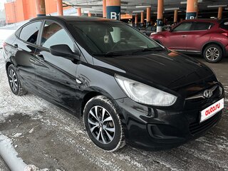 2013 Hyundai Solaris I, чёрный, 750000 рублей, вид 4