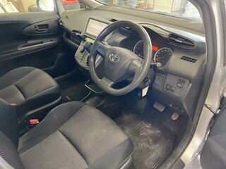 2012 Toyota Wish II, серебристый, 1000000 рублей, вид 2