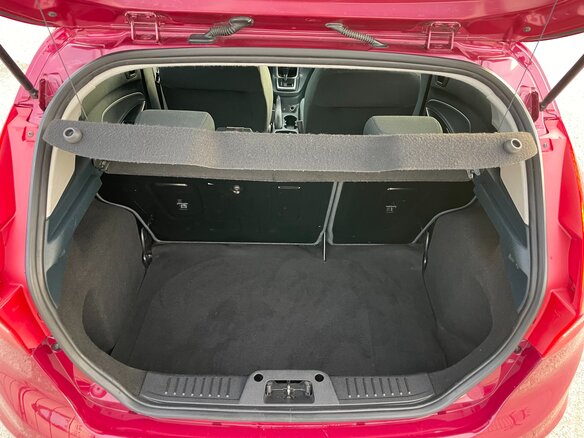 2011 Ford Fiesta Mk6, красный, 947000 рублей - вид 25
