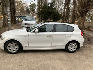 2010 BMW 1 серии 116i I (E81/E82/E87/E88) Рестайлинг, белый, 1000000 рублей, вид 2