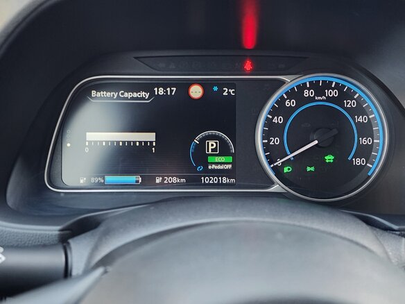 2018 Nissan Leaf II (ZE1), красный, 1100000 рублей - вид 10