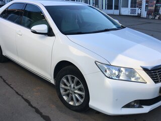 2013 Toyota Camry VII (XV50), белый, 1650000 рублей, вид 2