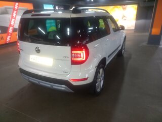 2014 Skoda Yeti I Рестайлинг, белый, 1800000 рублей, вид 3