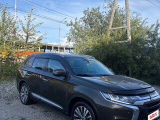 2019 Mitsubishi Outlander III Рестайлинг 3, коричневый, 2700000 рублей, вид 1