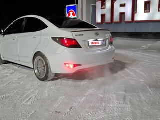 2015 Hyundai Solaris I Рестайлинг, белый, 1100000 рублей, вид 4