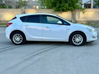 2011 Opel Astra J, белый, 700000 рублей, вид 3