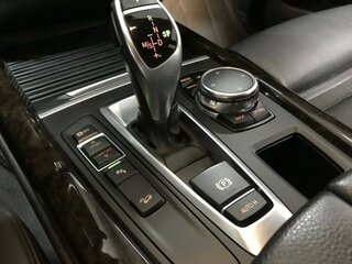2016 BMW X5 50i III (F15), белый, 3500000 рублей, вид 5