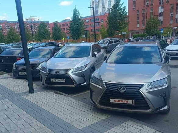 2017 Lexus RX 200t IV, серебристый, 4200000 рублей - вид 1