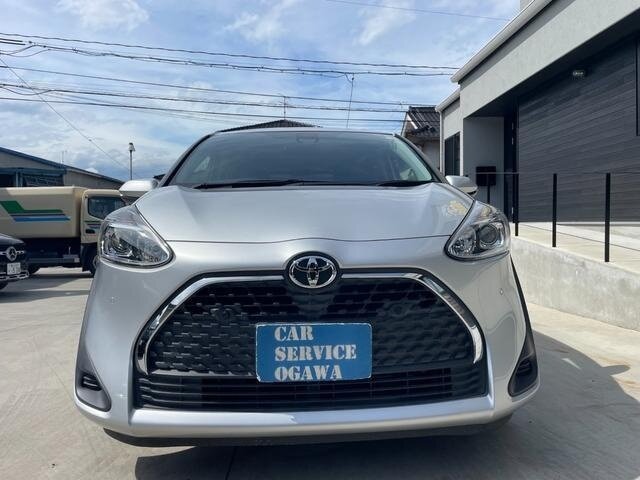 Открыть фотографии: Toyota Sienta II Рестайлинг