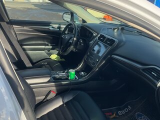 2020 Ford Fusion (North America) II Рестайлинг, белый, 1300000 рублей, вид 5