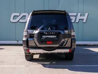 2017 Mitsubishi Pajero IV Рестайлинг 2, серый, 2499000 рублей, вид 4