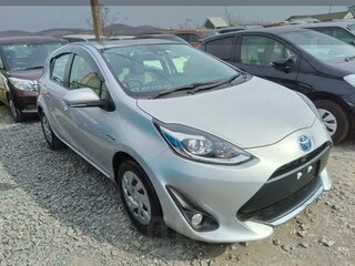 2020 Toyota Aqua I Рестайлинг 2, серебристый, 1300000 рублей, вид 2