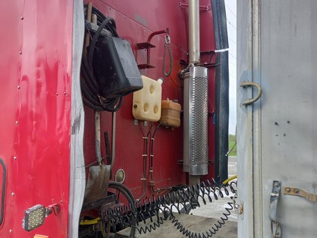 2004 Freightliner Columbia, красный, 1500000 рублей, вид 4
