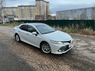 2019 Toyota Camry VIII (XV70), белый, 2899000 рублей, вид 4