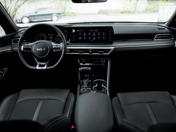 2021 Kia K5 III, чёрный, 3100000 рублей - вид 7