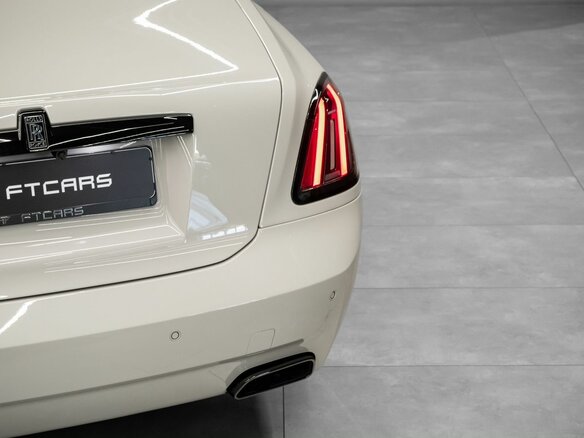 2025 Rolls-Royce Ghost Black Badge II Рестайлинг (Series II), серый, 47294000 рублей - вид 15