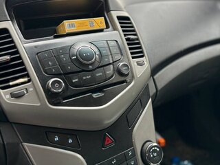 2010 Chevrolet Cruze I, чёрный, 350000 рублей, вид 5