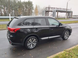 2019 Mitsubishi Outlander III Рестайлинг 3, чёрный, 2050000 рублей, вид 2
