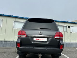 2010 Toyota Land Cruiser 200 Series, серый, 3000000 рублей, вид 3