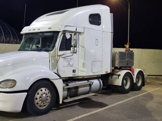 2002 Freightliner Columbia, белый, 2300000 рублей, вид 3