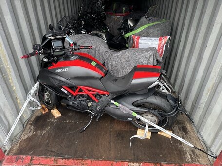 2015 Ducati Diavel Carbon, красный, 1550000 рублей, вид 1
