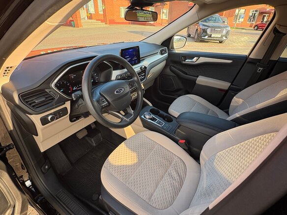 2020 Ford Escape IV, чёрный, 1650000 рублей - вид 13