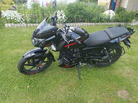 2024 Bajaj Pulsar 180, красный, 150000 рублей, вид 3
