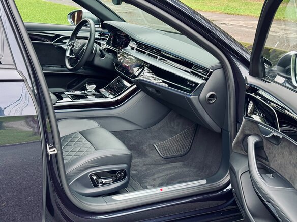 2020 Audi S8 IV (D5), синий, 9590000 рублей - вид 16