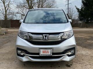 2017 Honda Stepwgn Spada V, серебристый, 2300000 рублей, вид 3