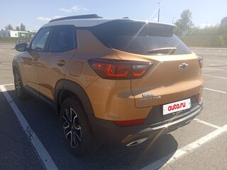 2023 Chevrolet TrailBlazer III, оранжевый, 1822000 рублей, вид 3