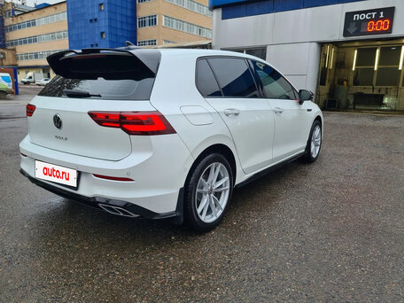2022 Volkswagen Golf VIII, белый, 1850000 рублей, вид 4