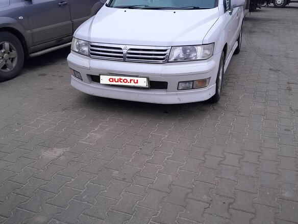1999 Mitsubishi Chariot Grandis III, белый, 350000 рублей - вид 1