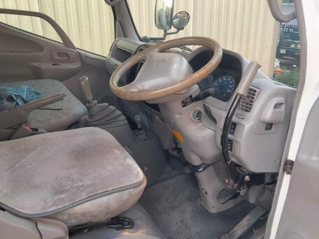 1996 Toyota Dyna, белый, 3500000 рублей, вид 4