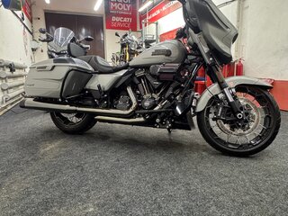 2023 Harley-Davidson CVO Street Glide, серебристый, 4200000 рублей, вид 1