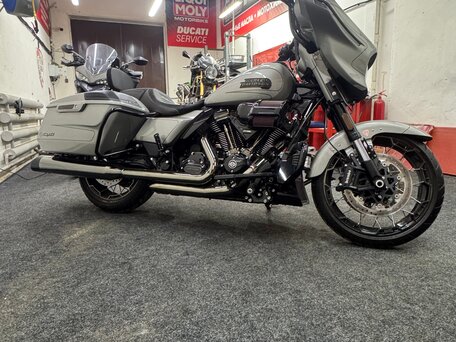 2023 Harley-Davidson CVO Street Glide, серебристый, 4200000 рублей, вид 1
