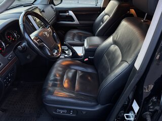 2018 Toyota Land Cruiser 200 Series Рестайлинг 2, чёрный, 6500000 рублей, вид 5