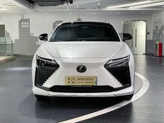 2024 Lexus RZ 450e, белый, 6350010 рублей, вид 2