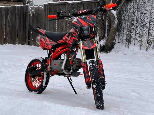 2025 Kayo Evolution YX140EM, чёрный, 99999 рублей