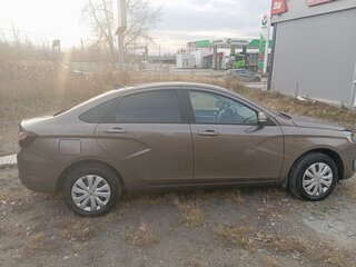 2024 Lada (ВАЗ) Vesta I Рестайлинг (NG), коричневый, 1350000 рублей, вид 2