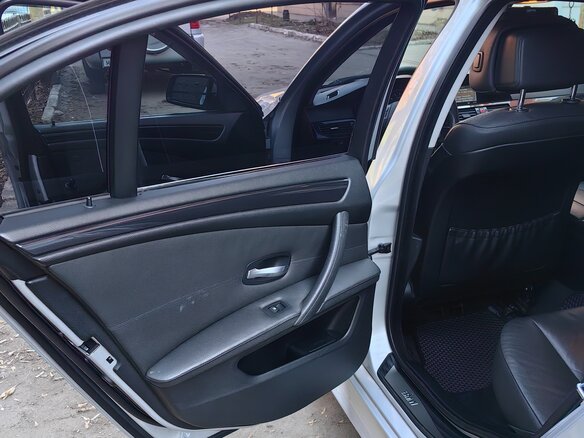2008 BMW 5 серии 525i V (E60/E61) Рестайлинг, серебристый, 1300000 рублей - вид 13
