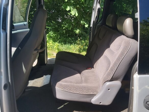 2000 Dodge Caravan III, серебристый, 400000 рублей - вид 18