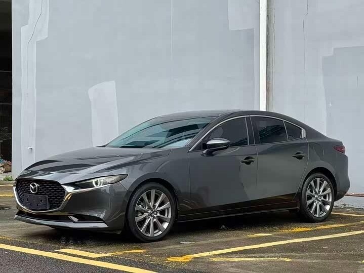 Открыть фотографии: Mazda 3 IV (BP)