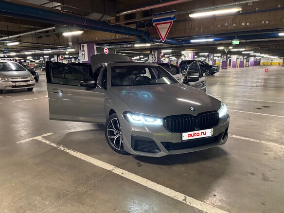 2022 BMW 5 серии 520d xDrive VII (G30/G31/G38) Рестайлинг, серый, 4400000 рублей - вид 3